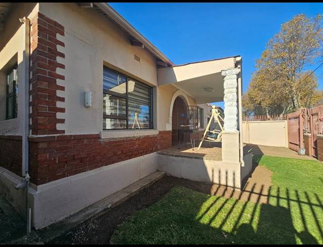 3 BEDROOM HOUSE FOR SALE IN MAYFAIR WEST